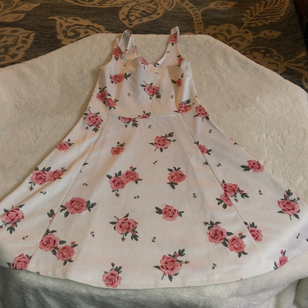 H & M floral dress. Size 2 New with Tags